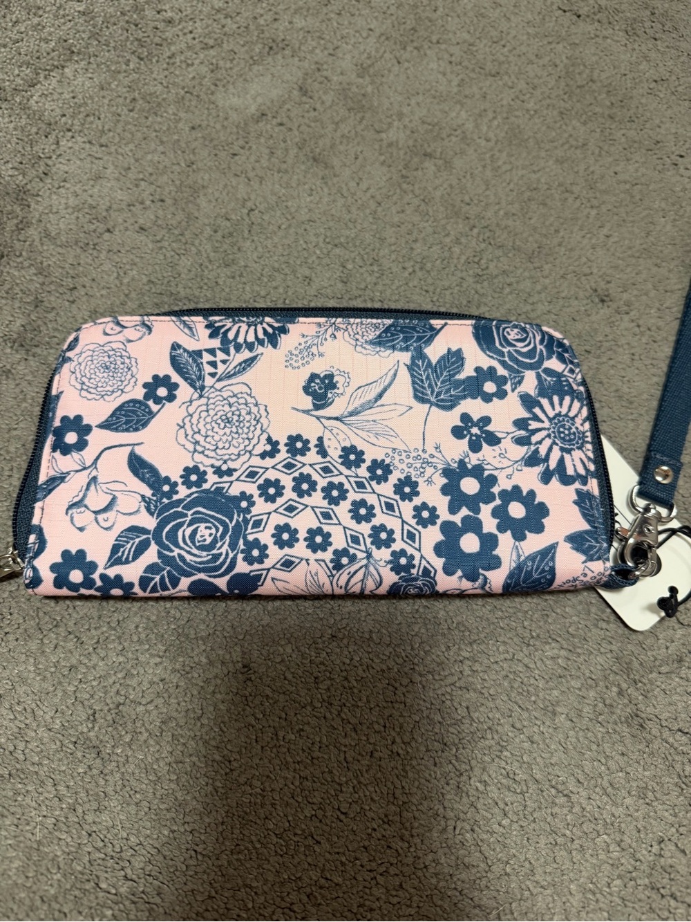 Lesportsac Pink Floral Wristlet with Navy Trim NWT - Picture 10 of 10